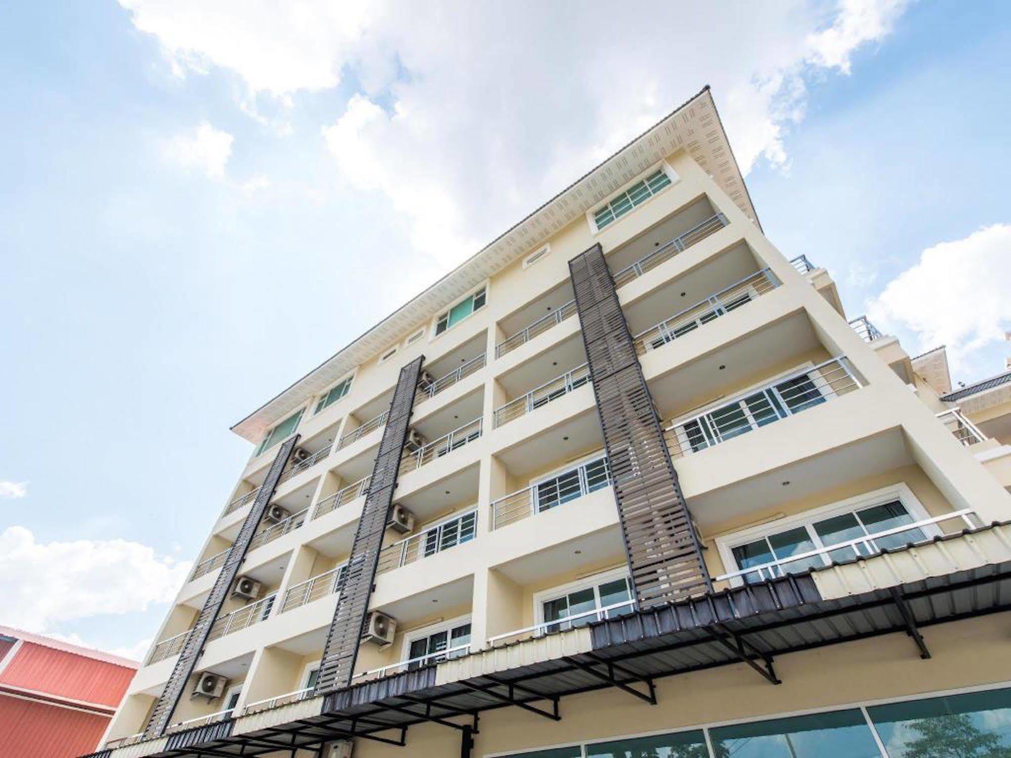 Oyo 488 Delight Residence Pattaya Exterior photo