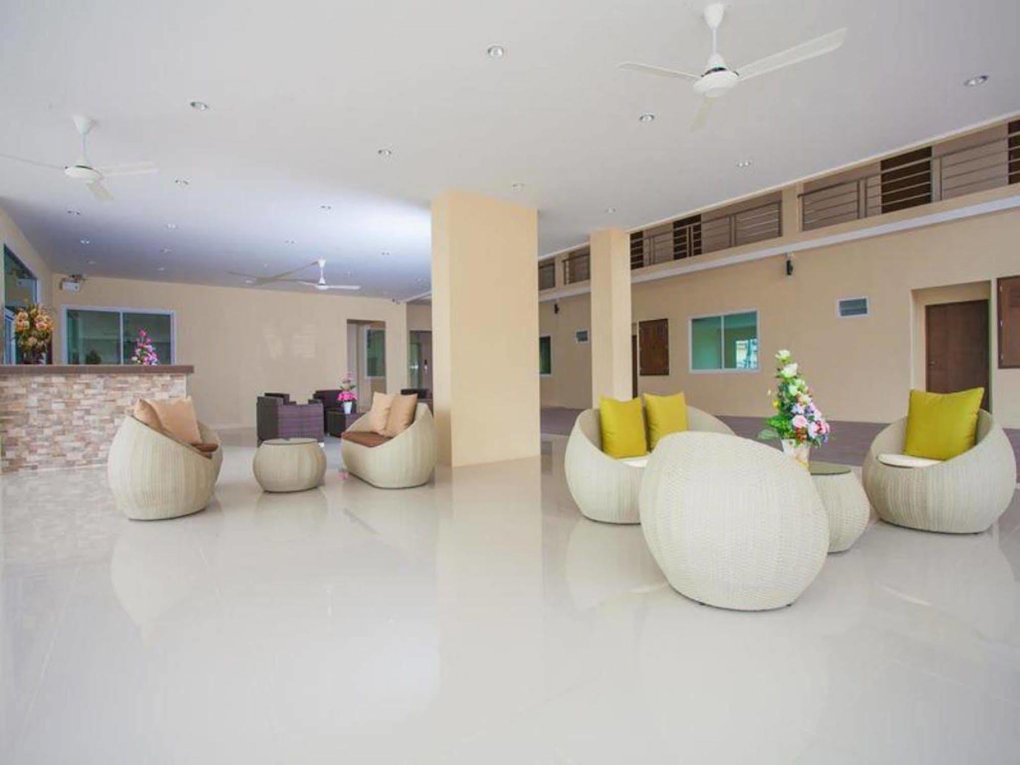 Oyo 488 Delight Residence Pattaya Exterior photo